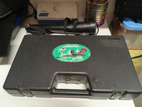 Hola compañeros
hago una pequeña descripción de esta magnífica pieza y los accesorios que la acompañan
Es 11