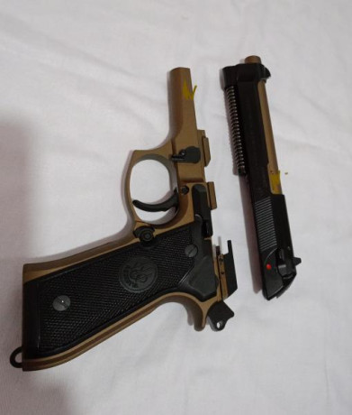 Buenas pongo ala venta recién comprada por mi en armeria top gun de alicante, una p.beretta 92 fs modelo 11