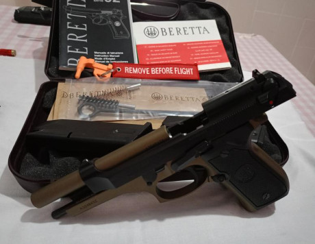 Buenas pongo ala venta recién comprada por mi en armeria top gun de alicante, una p.beretta 92 fs modelo 00