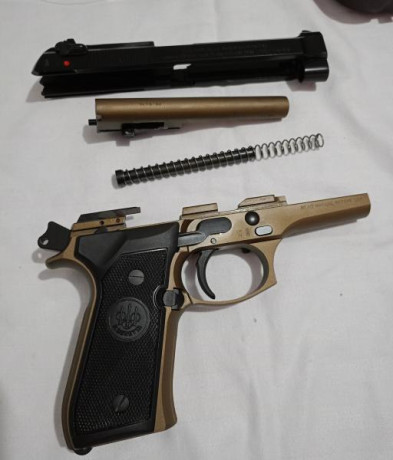 Buenas pongo ala venta recién comprada por mi en armeria top gun de alicante, una p.beretta 92 fs modelo 12