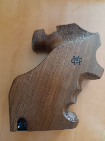 Se vende empuñadura para la mano izquierda , tamaño M.
Es de una Morini 162 de aire, con módulo electrónico 01