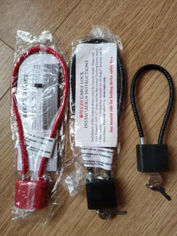 Vendo estos tres candados para armas, 2 de ellos en su precinto que se pueden usar en pistola o arma larga 00