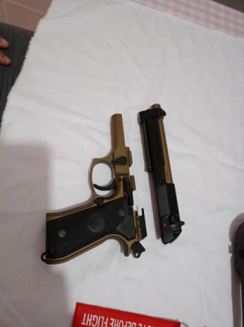 Pongo a disposición de trato una pistola p.beretta 92 fs modelo bronze en calibre 9 mm parabellum guiada 10