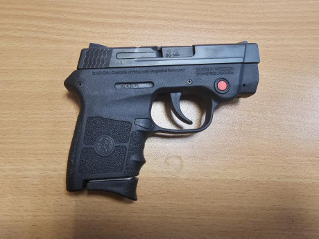 En venta pistola Smith &Wesson Bodyguard .380 Auto, 9 mm corto, dos cargadores de 6 cartuchos. Habrá 01