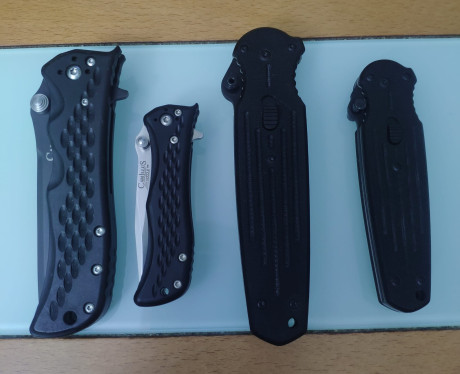 Vendo estás 4 navajas de mi colección.
Se trata de 2 Gerber Replica Applegate. Una con hoja de 9 cm y 02