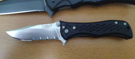 Vendo estás 4 navajas de mi colección.
Se trata de 2 Gerber Replica Applegate. Una con hoja de 9 cm y 11