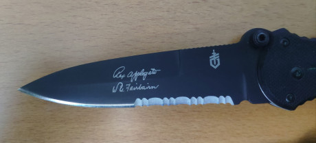 Vendo estás 4 navajas de mi colección.
Se trata de 2 Gerber Replica Applegate. Una con hoja de 9 cm y 10