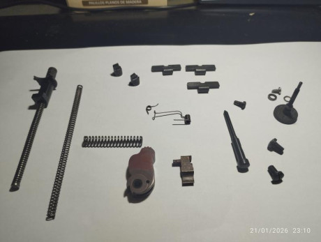 Vendo este piecero Vostock margolin 22 LR, se vende todo el conjunto entero, por 85 euros, no se venden 00