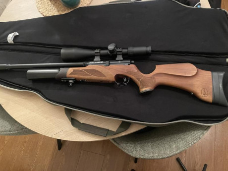 Se vende PCP Bsa R10 del calibre 4,5 Regulada Wallnut Carabina
Pack ( Carabina + Visor + Bipode + Funda 02