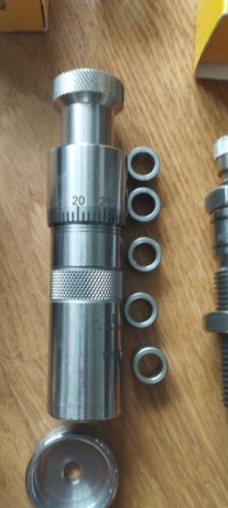 Vendo parte de mi material de recarga: 
Prensa Recta MCA
Bushing Neck Sizing Die Wilson
Bushing Full Lenght 01