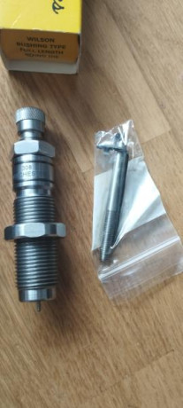 Vendo parte de mi material de recarga: 
Prensa Recta MCA
Bushing Neck Sizing Die Wilson
Bushing Full Lenght 00
