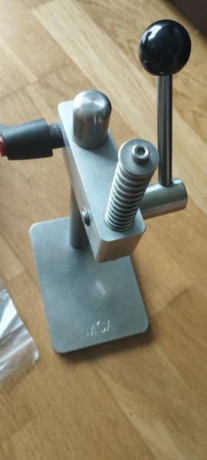 Vendo parte de mi material de recarga: 
Prensa Recta MCA
Bushing Neck Sizing Die Wilson
Bushing Full Lenght 11