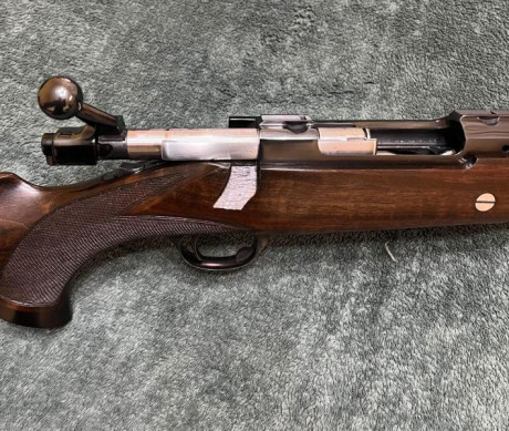 Hola compañeros 
Pues nada que pongo en venta este cañón del 458WM en perfecto estado de maderas y aceros.
Con 50