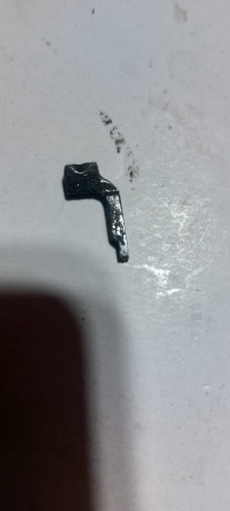 Hola!

Un amigo ha estrenado hoy un revólver y a mitad de caja ha dejado de funcionar, el tambor no giraba 00