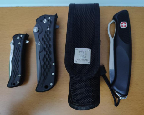 Vendo estás 4 navajas de mi colección.
Se trata de 2 Gerber Replica Applegate. Una con hoja de 9 cm y 122