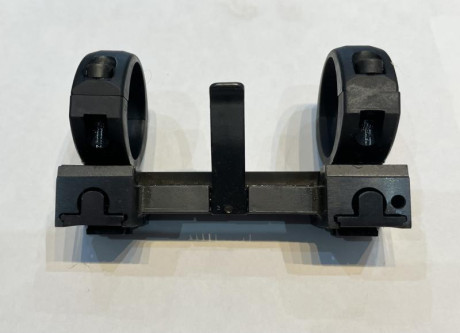 Vendo montura hk 940  anillas de 30 mm
150 más gastos 01