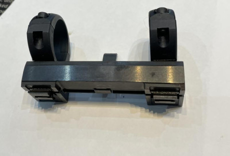 Vendo montura hk 940  anillas de 30 mm
150 más gastos 00