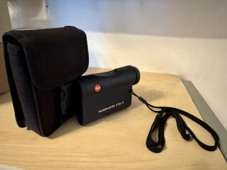 vendo telemetro Leyca RANGE MASTER 2700-B , ligero y compacto, nunca ha salido al campo, lleva todo el 02