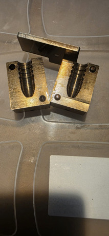 Se vende casi nuevo, poco uso

1x .354 Bola  70 euro mas portes
1x .378 Bola  70 euro mas portes
1x .452 11