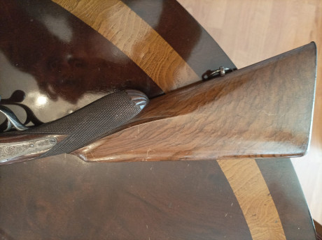 Buenas tardes, compañeros, a un conocido le han regalado esta escopeta.

El no entiende mucho, ni yo tampoco, 01