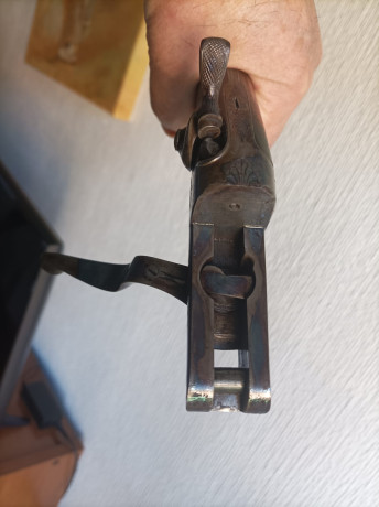 Buenas tardes, compañeros, a un conocido le han regalado esta escopeta.

El no entiende mucho, ni yo tampoco, 10