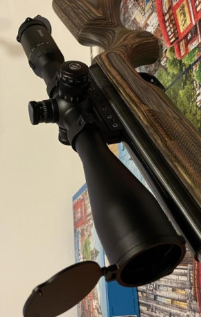 Vendo este Visor , impecable , no tiene ni 100 disparos . 375€ puesto en casa. Si alguien quiere más información, 00