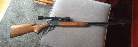 Antigua pero no se ha usado en más de 20 años. Con un golpe en la madera que se aprecia en una fotos. 00