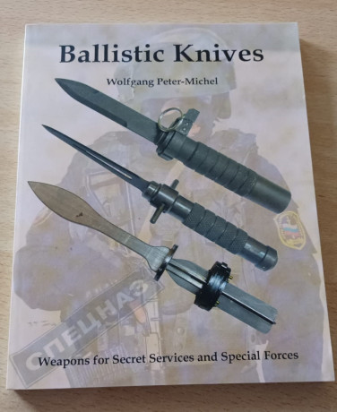 Por error me enviaron dos libros iguales, vendo uno (en una de las fotos se ven los dos libros para evitar 01