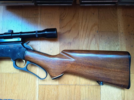 Antigua pero no se ha usado en más de 20 años. Con un golpe en la madera que se aprecia en una fotos. 31