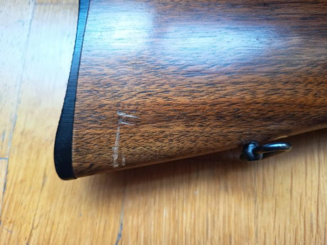 Antigua pero no se ha usado en más de 20 años. Con un golpe en la madera que se aprecia en una fotos. 30