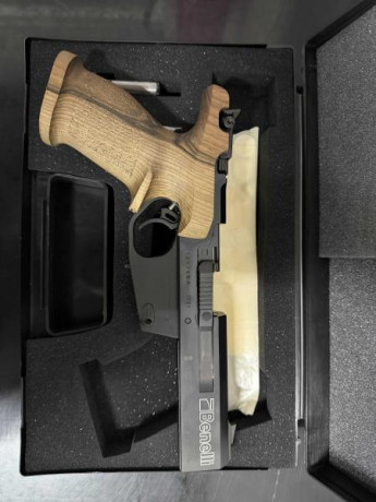 Buenas compañeros,

pongo a la venta mi  Benelli p95E del 2025  con muy poco uso (6 entrenamientos y dos 00