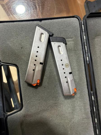 Muy buen estado pocos disparos solo unas tiradas al año 
Es cinco pulgadas y va con maletín y dos cargadores 01