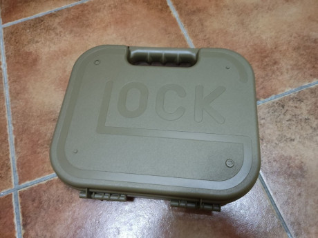 Vendo maletín  GLOCK  modelo  "Coyote" .
Totalmente nuevo.

 Precio : 35 euros con envío a península 10