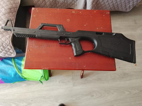 Siempre en armero.Para ambidiestros. carabina 2.jpg Se tendria que revisar por armero. No cierra el cerrojo.200 01