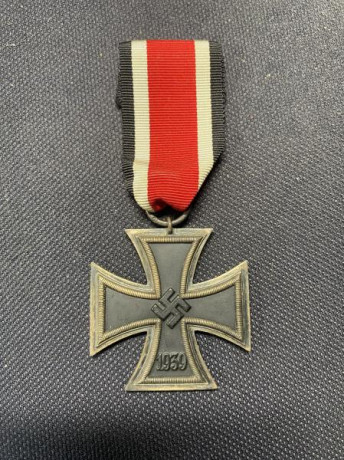 Vendo EK2 Cruz de hierro 2ª clase con marcaje en la anilla (16) y con la cinta original 
se encuentra 00