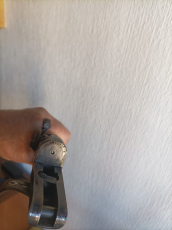 Buenas tardes, compañeros, a un conocido que no es miembro del foro le ha llegado esta escopeta y desea 21