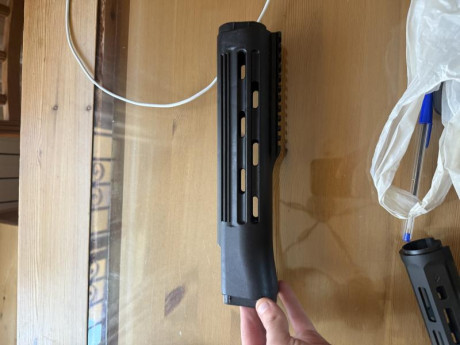 Se vende guardamanos sintético con carril picatiny
En buen estado estaba montado en un tigr 
65€ 01