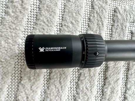 Se vende Vortex DiamondBack Tactical FFP 6-24x50, con retícula táctica en primer plano focal y tubo de 11