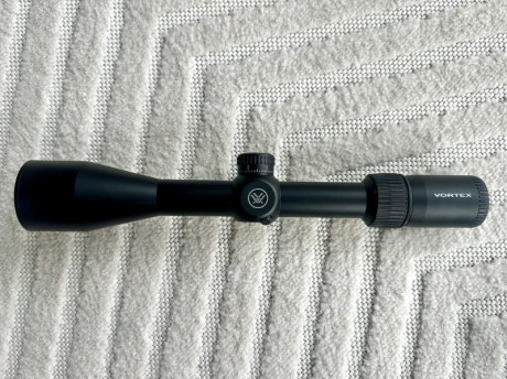 Se vende Vortex DiamondBack Tactical FFP 6-24x50, con retícula táctica en primer plano focal y tubo de 10