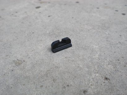 Hola a todos. Buenas tardes.

VENDO alza del tipo fijo para pistola Sig P210 (desconozco si también se 00