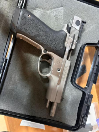 Muy buen estado pocos disparos solo unas tiradas al año 
Es cinco pulgadas y va con maletín y dos cargadores 51