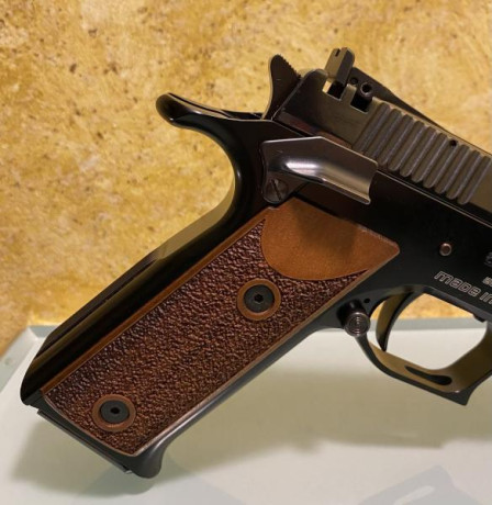 Se vende, estado  IMPECABLE 
 Super cuidada , siempre mimada y muy poco usada, únicamente en galería, 02