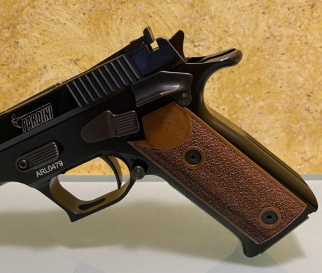 Se vende, estado  IMPECABLE 
 Super cuidada , siempre mimada y muy poco usada, únicamente en galería, 01