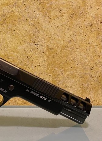 Se vende, estado  IMPECABLE 
 Super cuidada , siempre mimada y muy poco usada, únicamente en galería, 12