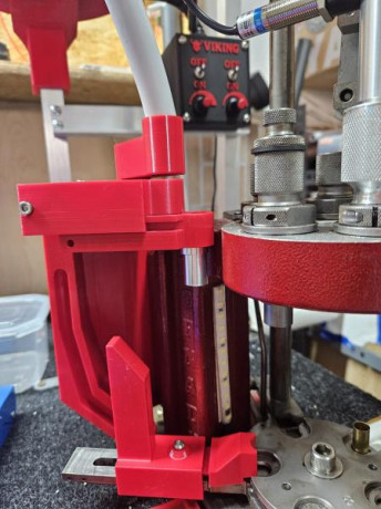 Alimentador de vainas para prensa Hornady 02