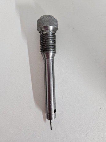 Se hacen dais para desempistonar extra fuertes, cuerpo en acero
Aguja de acero templado 
Apto para vainas 00