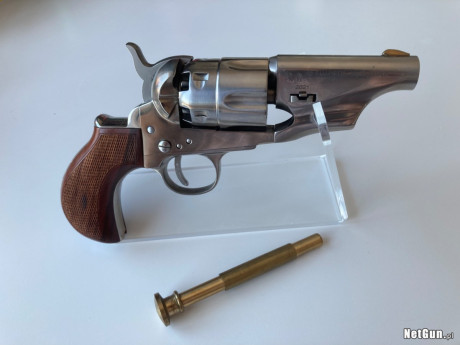 Hola,

Busco un Colt pocket police snubnose 1862 en acabado inox (réplica).

Sé que es algo muy concreto, 01