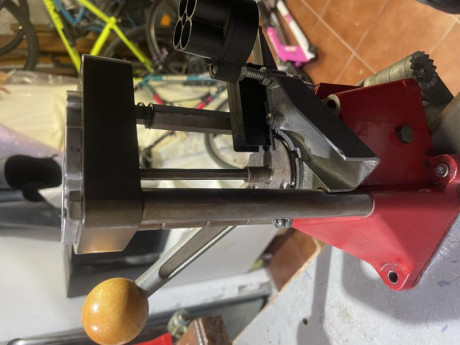 Vendo prensa lee pro con plato del 357/38 , lo que sale en las foto 140€ asturias 00