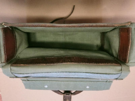 Hola, pongo a la venta una maleta del ejercito Suizo , para albergar 10 cargadores del fusil Sig Stgw 30