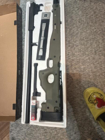 Vendo L96  de airsoft de muelle, no se ha usado casi nada está como nuevo. Ideal para el rol de Sniper 00